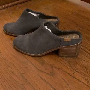 Tom’s suede clogs size W8